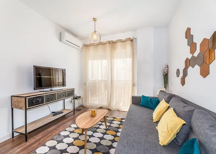 C29 - Trendy Central Apartment With Small Parking And Terrace
