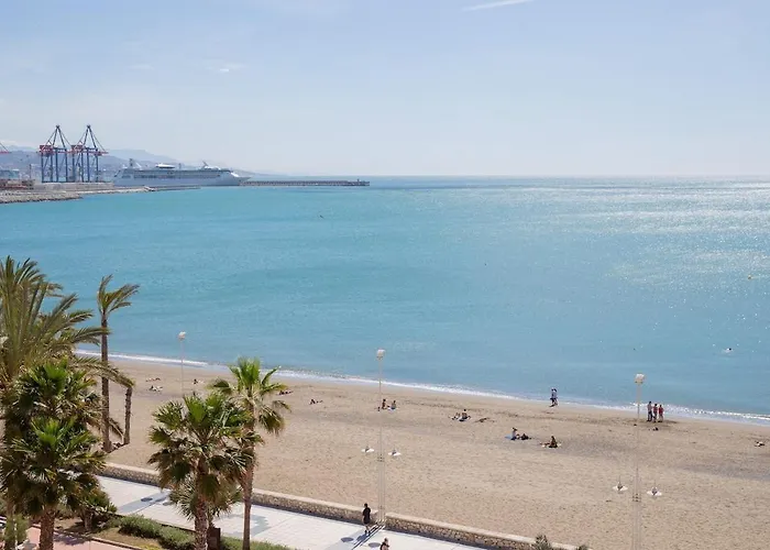 C68 - Seafront Malaga Central Apartment