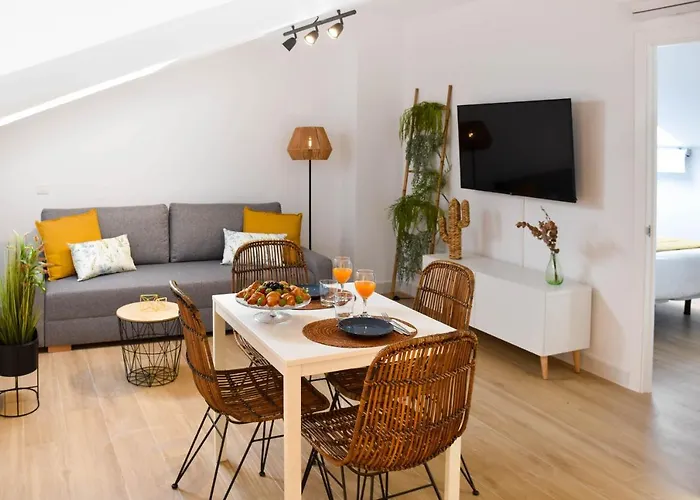 Holidays2Malaga Trinidad Renovated 1 Bedroom Penthouse Close To City Center