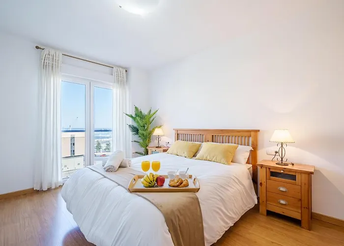 Soho & Sea Views -Parking
