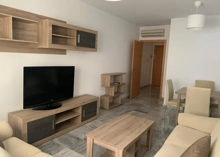 Piso De 3 Dormitorios Cerca De La Playa Y Del Recinto Ferial