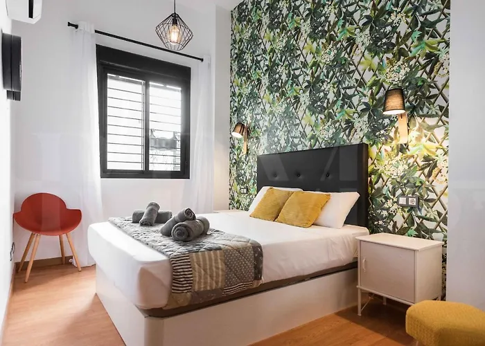 Elegant Apartment With Community Pool & Parking - Center