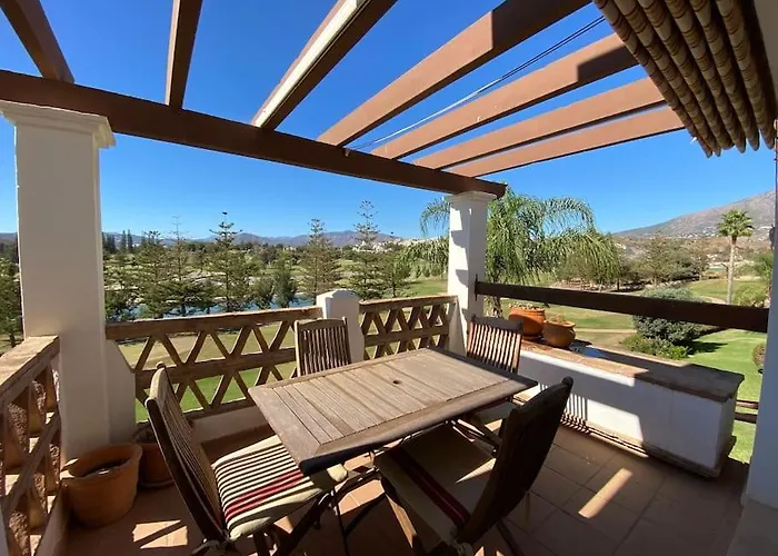Luxury Large 2 Bedroom Frontline Golf Apartment