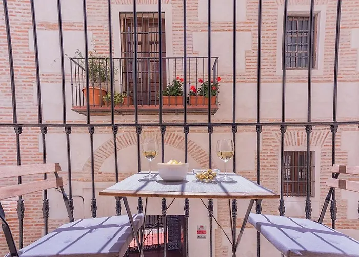 -Malagasunapts- Vibrant Historic City Centre