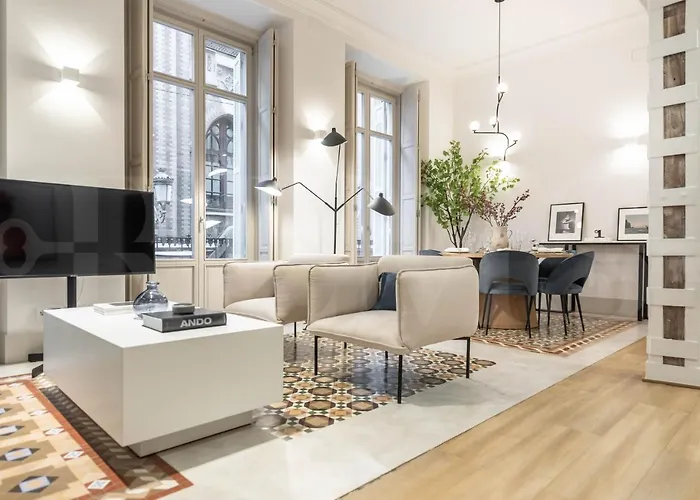 Modern Luxe Apartment In The Historic City Center By Rems
