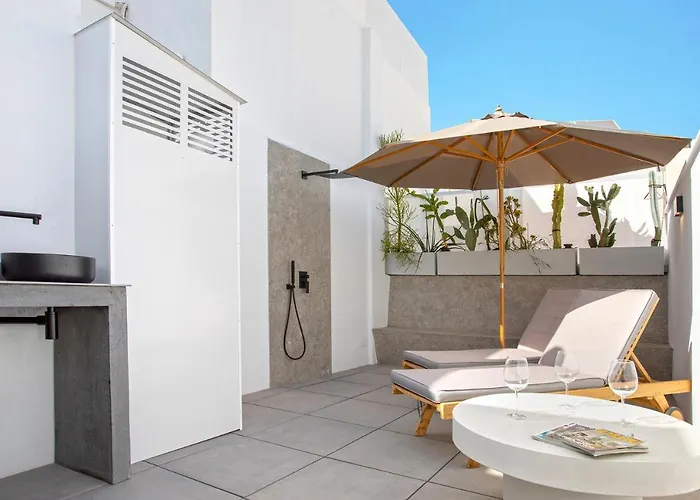 Magnificent Renovated 2Bd 2Bth Duplex With Terrace - City Centre