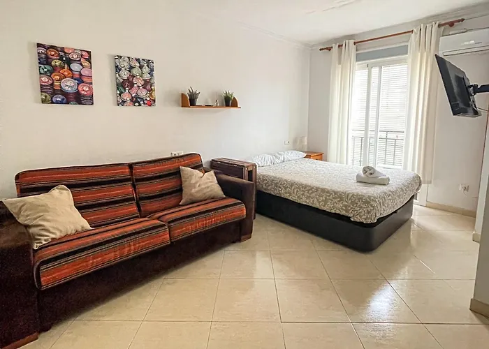 Couples Nest In Malaga!