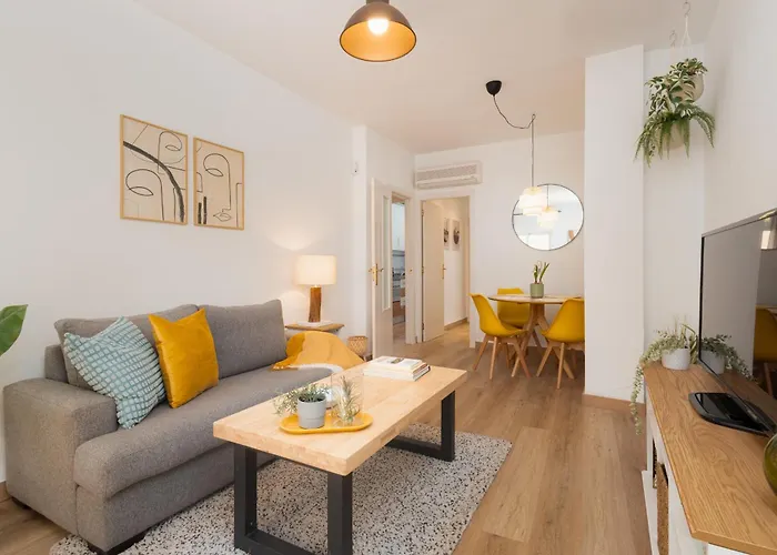 C21 Trendy 2 Bdr & Parking Downtown