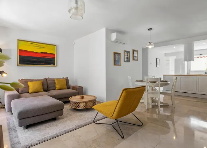 Stunning Apartment In Malaga Historic Center By Costarentals - Mal05