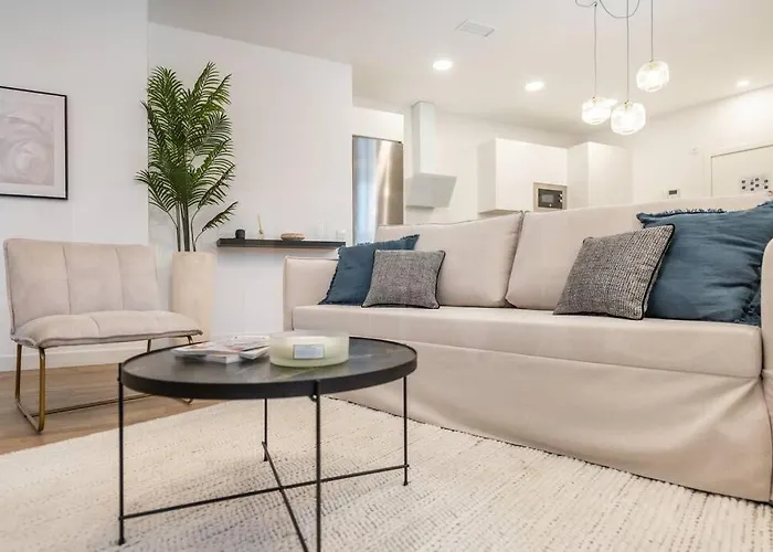 Enchanting And Bright Apartment Center By Rems