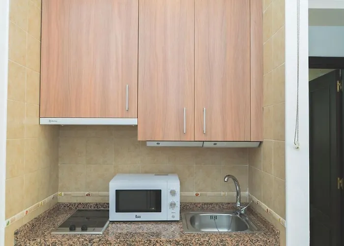 Centrico Apartamento En Calle Carreteria - Malaga