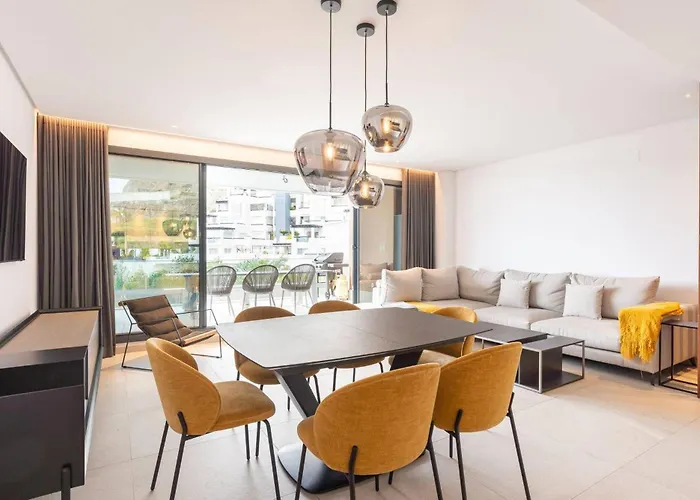 La Quinta 3 Bedroom Ultra Modern Apartment With Private Hot Tub
