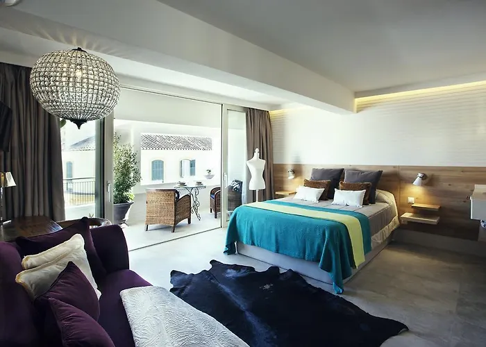 Luxury Cabaret Suite
