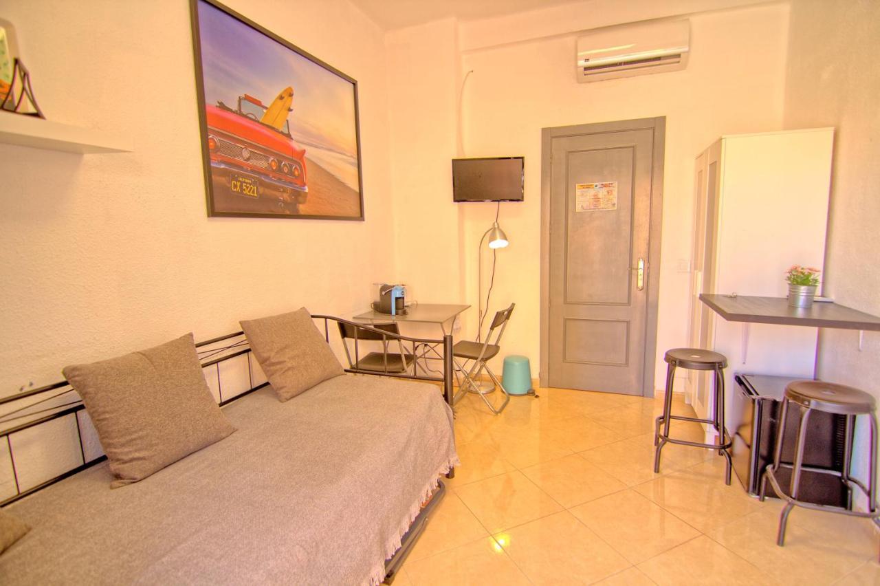 Homestay Balcony & *