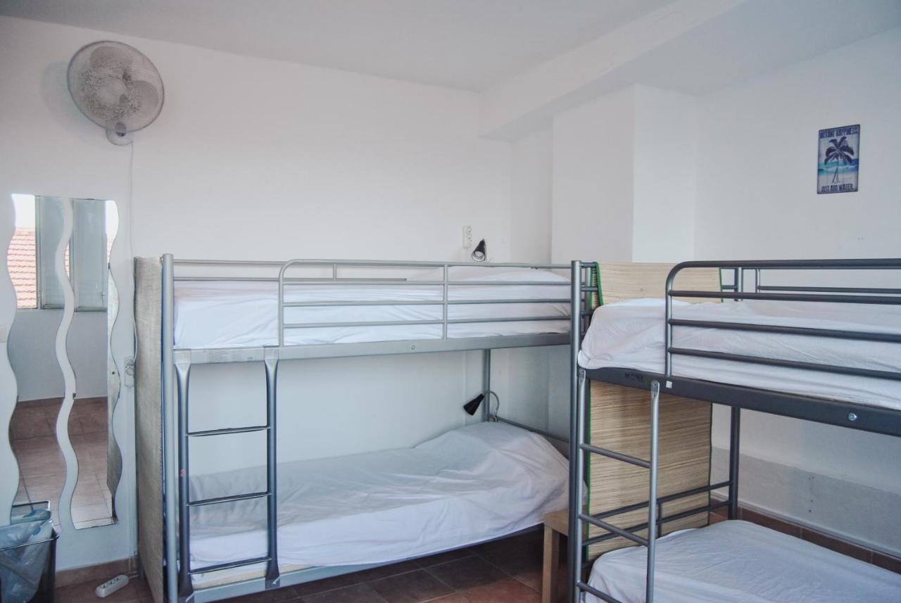 Beach And Center Backpackers