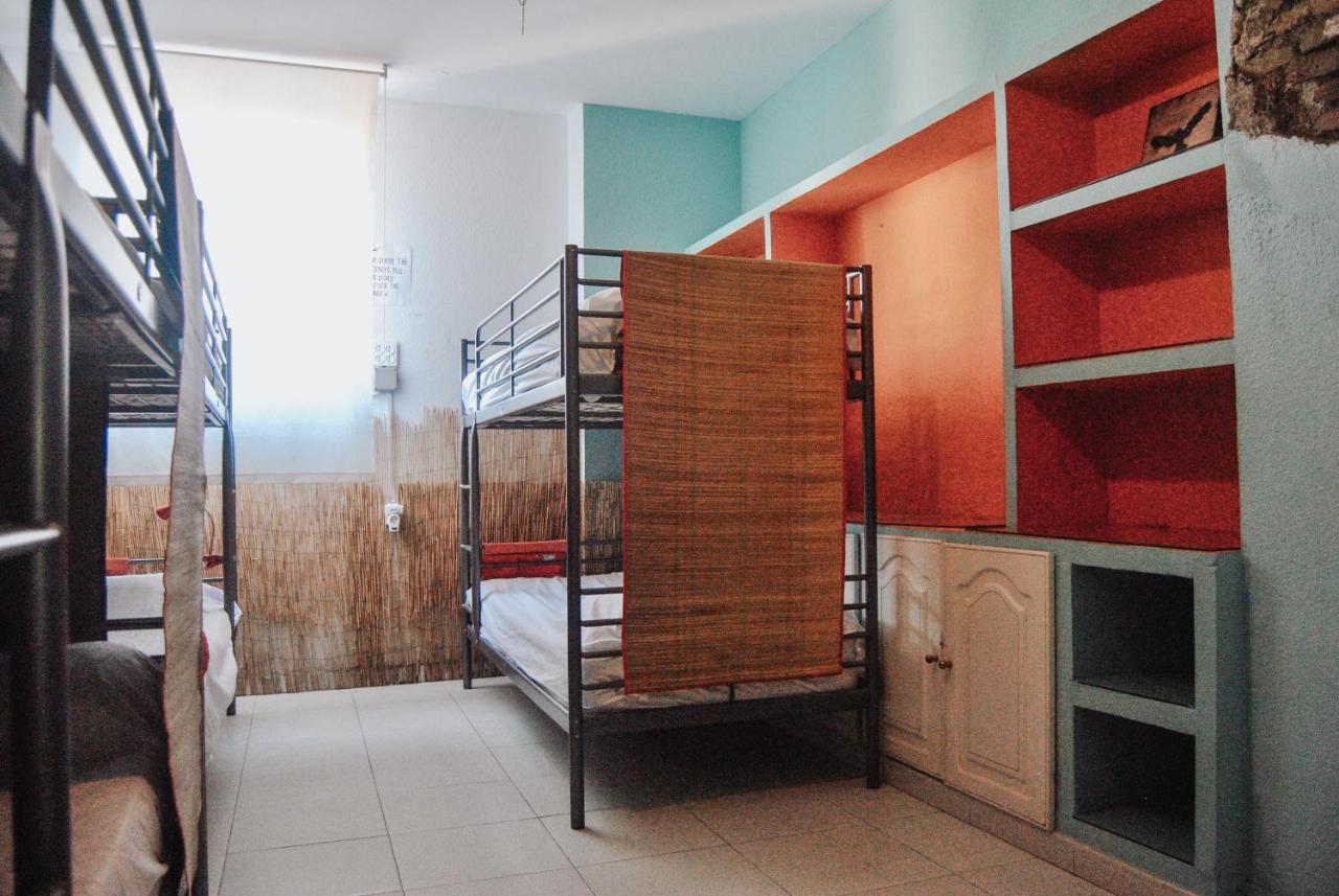 Beach And Center Backpackers