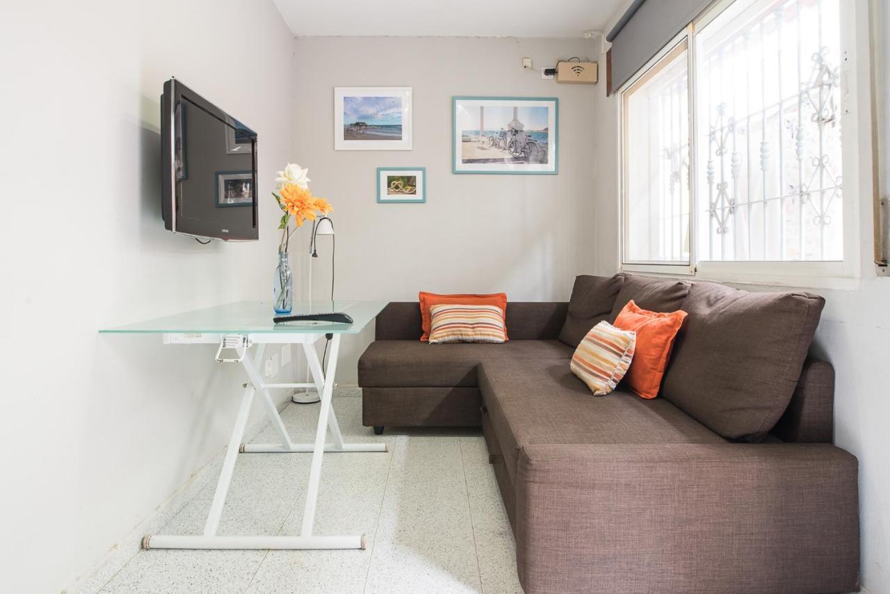 Malagaonbeach 1 - Two Bedrooms - Up To 3 People - 10 Meters