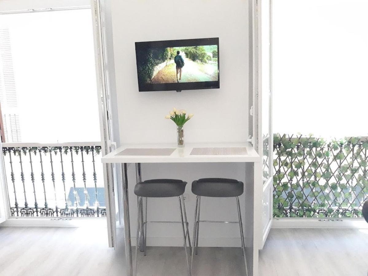 & Away In The Heart Of Historical Town Of Apartment