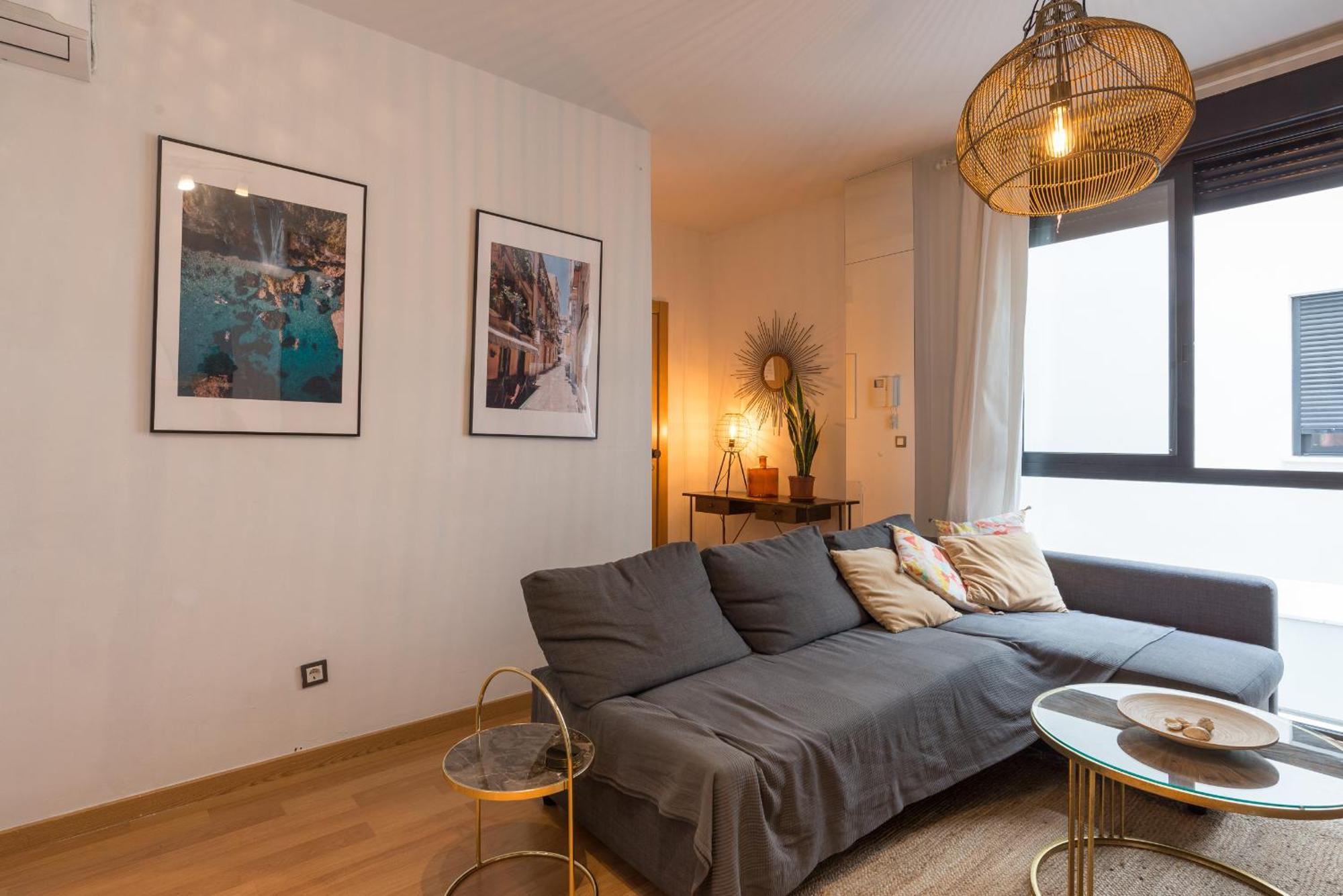 Cozy In The Heart Of With Pool Apartment