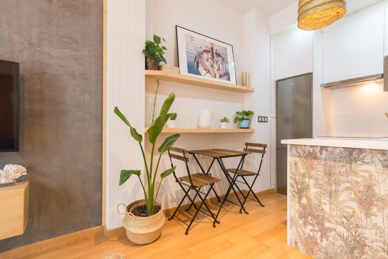 Cozy In The Heart Of With Pool Apartment