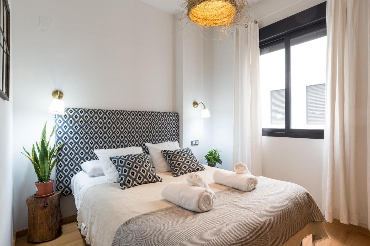 Cozy In The Heart Of With Pool Apartment *