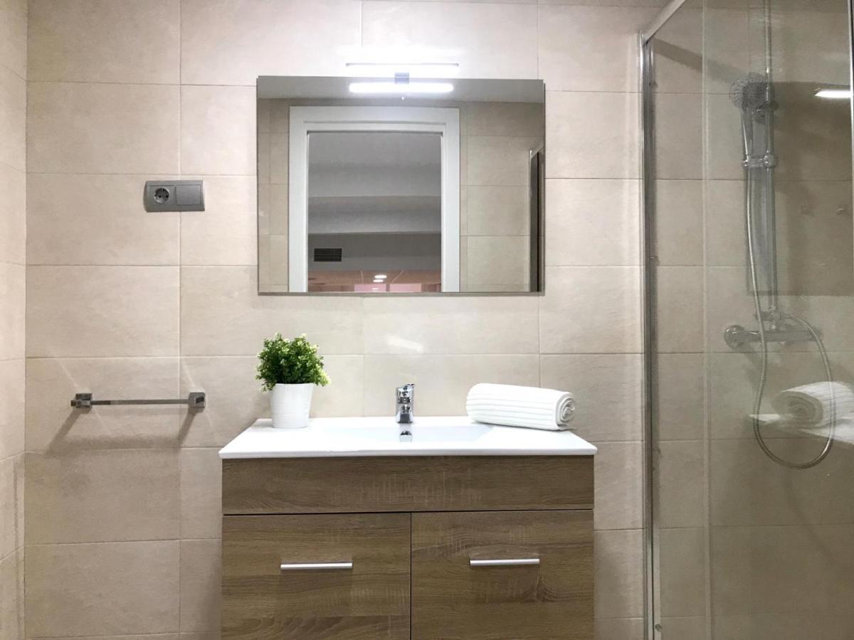 Modern & Spacious In Plaza De La Merced *