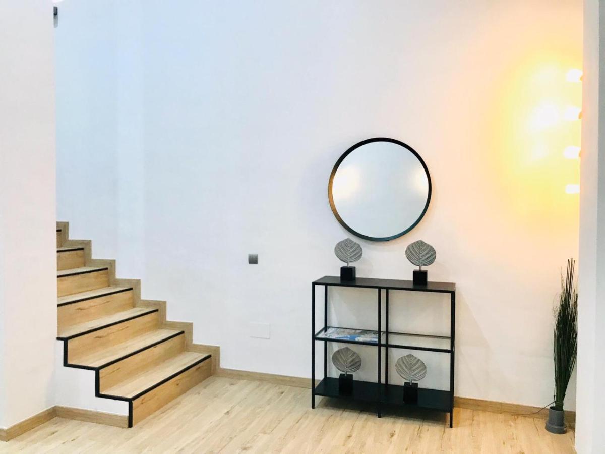 Modern & Spacious In Plaza De La Merced Apartment