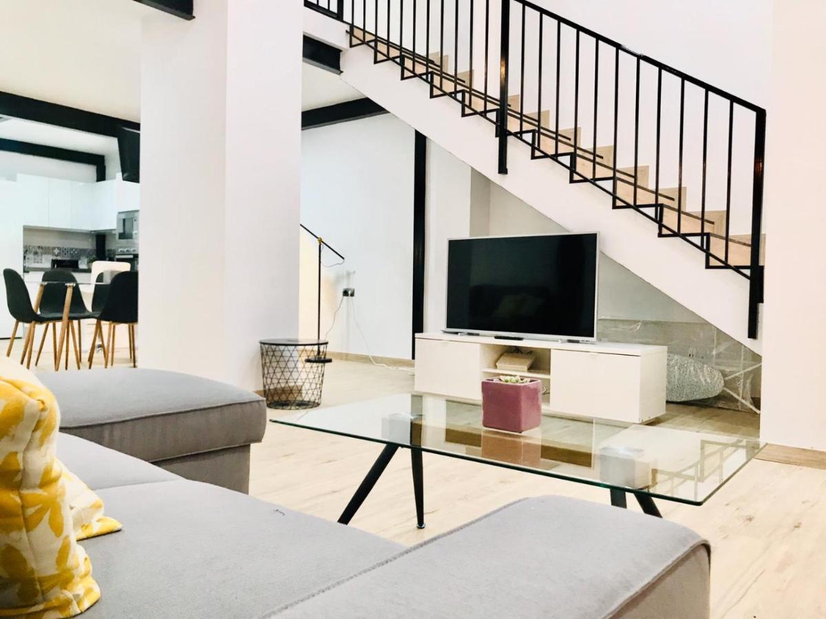 Modern & Spacious In Plaza De La Merced Apartment *