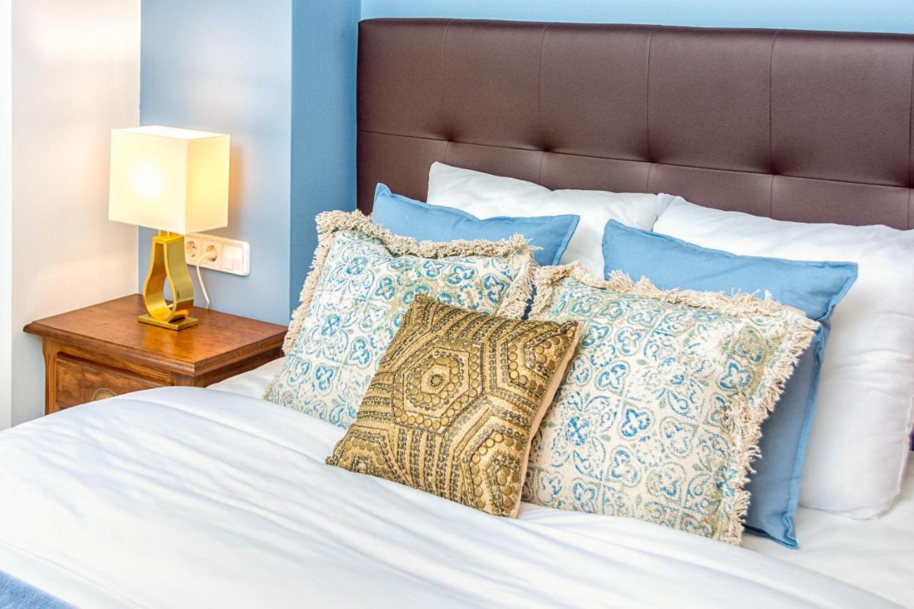 Homely Cristo Deluxe