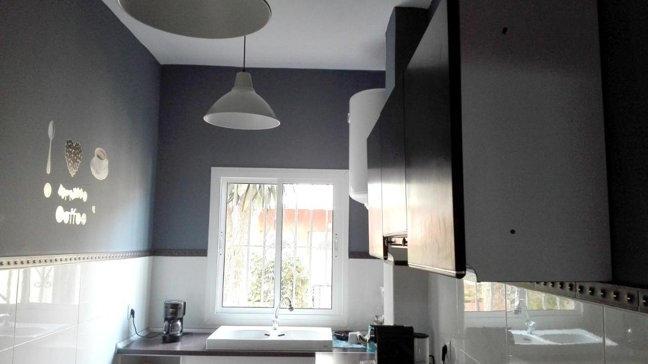 With 4 Bedrooms In With Furnished Balcony And Wifi