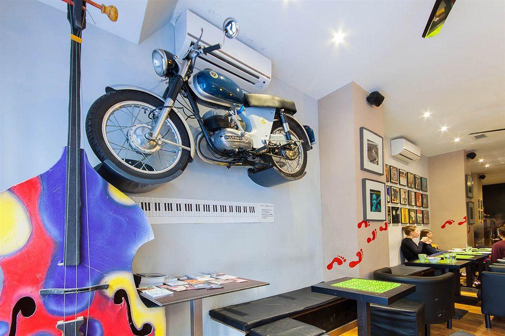 Feel Soho Hostel