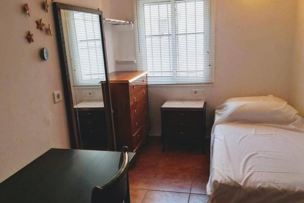 Apartamento De Tres En Carranque Malaga