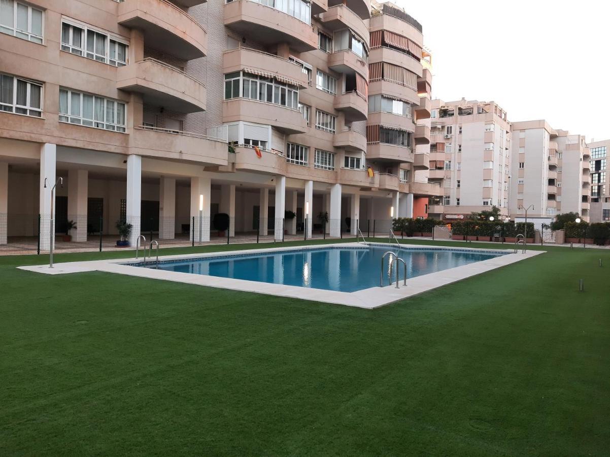 Wintowinrentals Teatinos, Metro, Free Parking & Pool. Apartment *