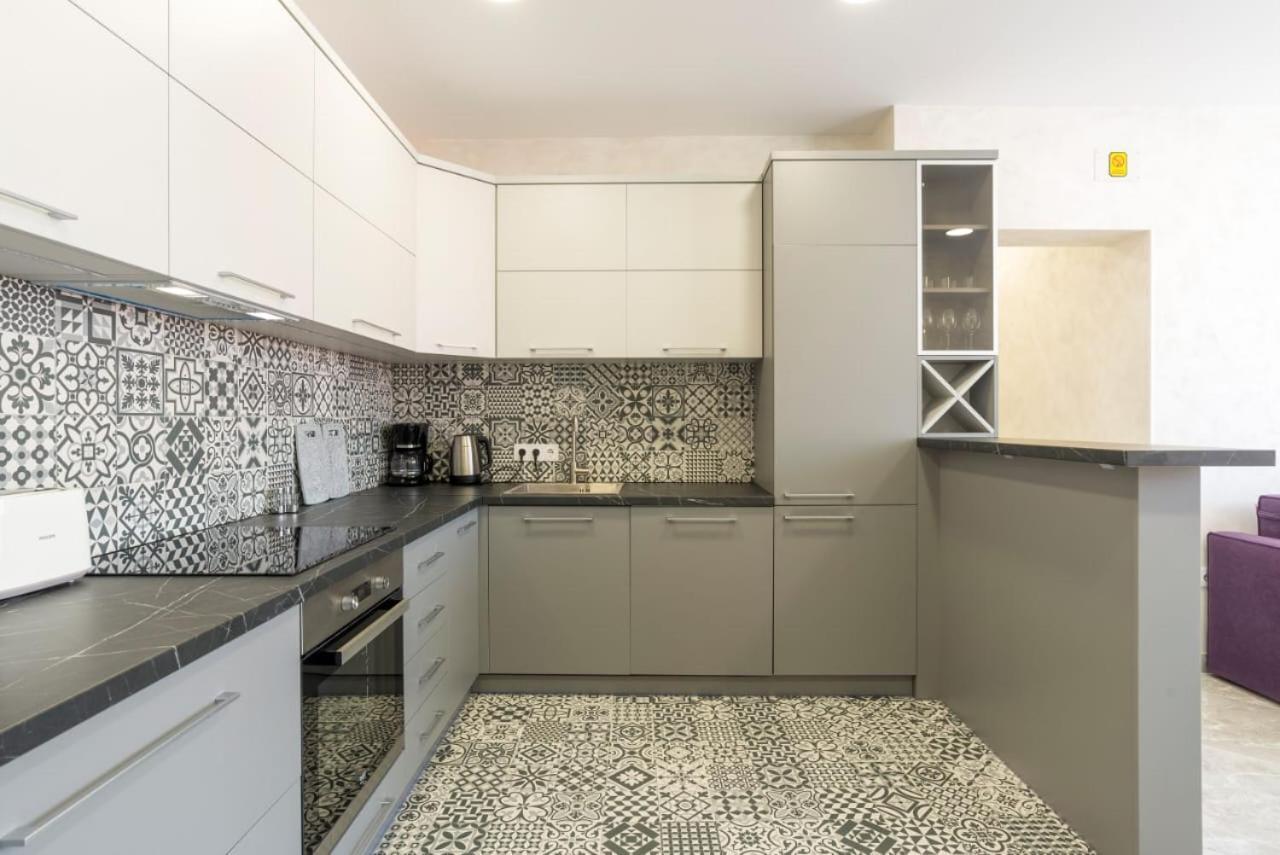 Dream House - En El Apartemento