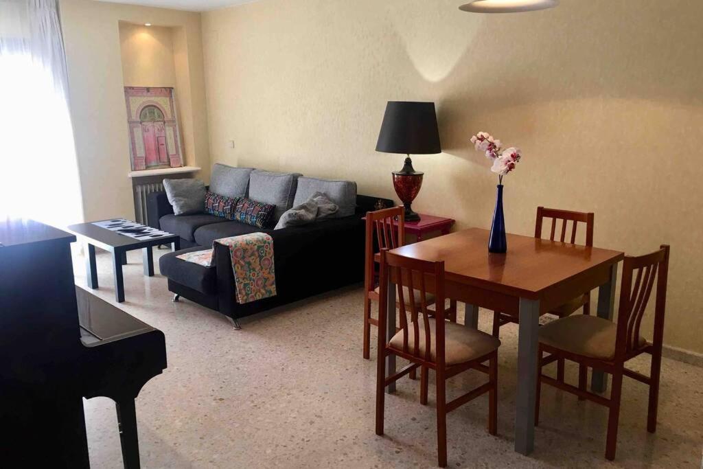 Confortable-tranquilo Junto Al Centro Apartment