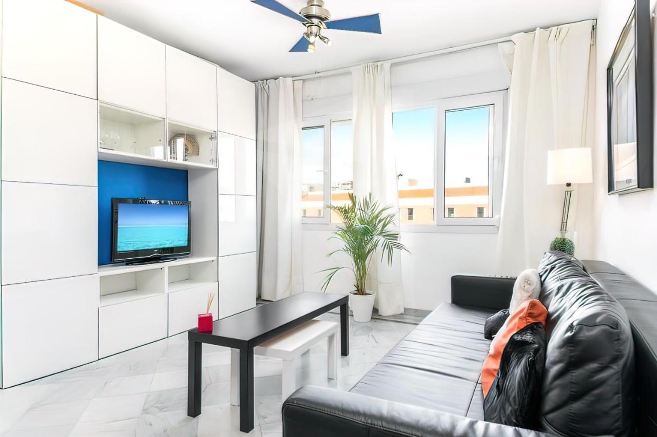 Lovely With River Views And Parking Apartment