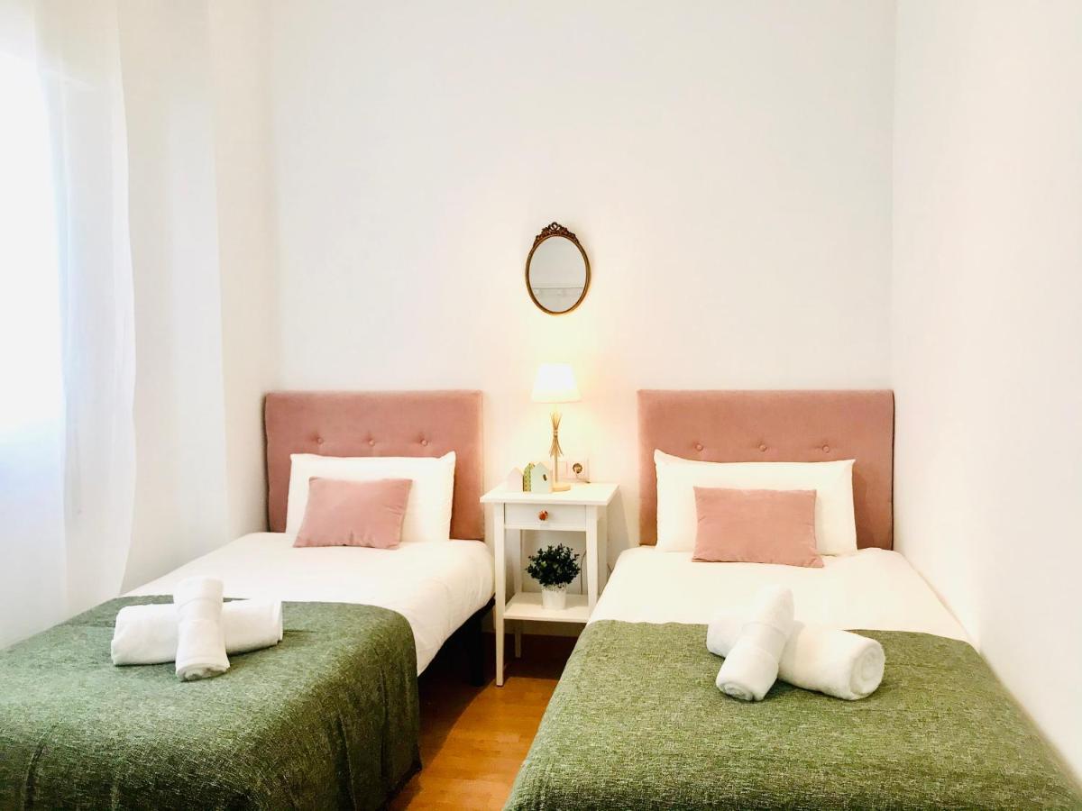 Gleaming & Well Located In Center Apartment