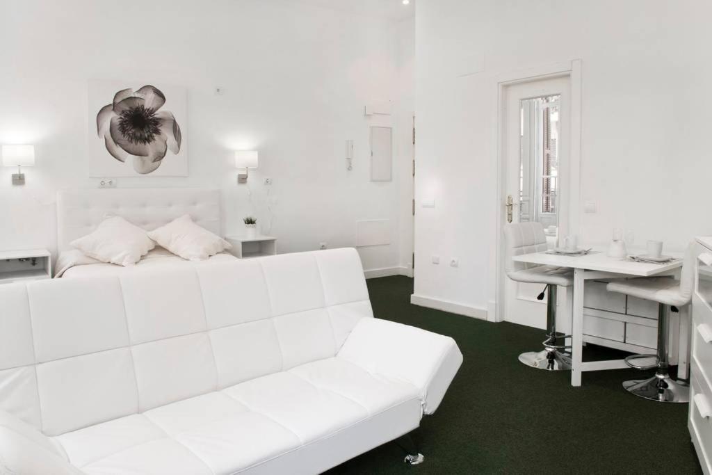 Company 34 Guest house Malaga
