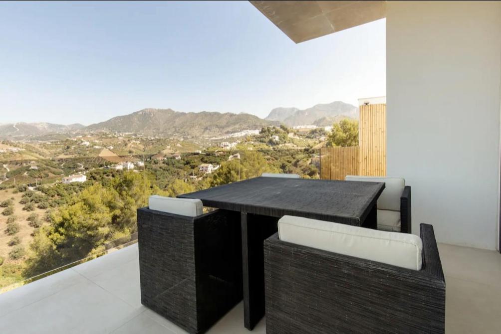 Luxury In Frigiliana - Maui Villa Málaga