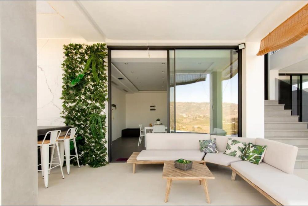 Luxury In Frigiliana - Maui Villa Málaga
