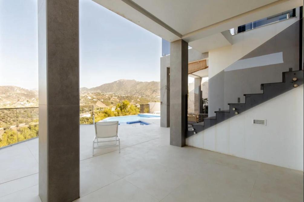 Luxury In Frigiliana - Maui Villa Málaga