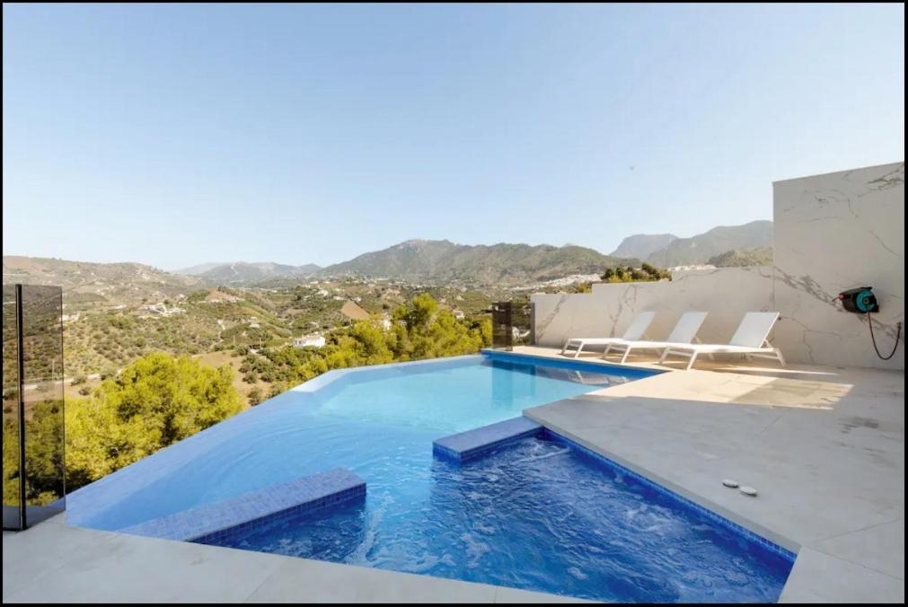 Luxury In Frigiliana - Maui Villa *
