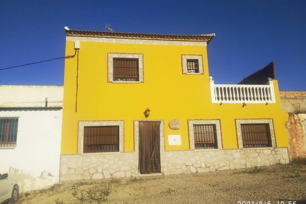Alcaidejos Con Piscina Holiday home *