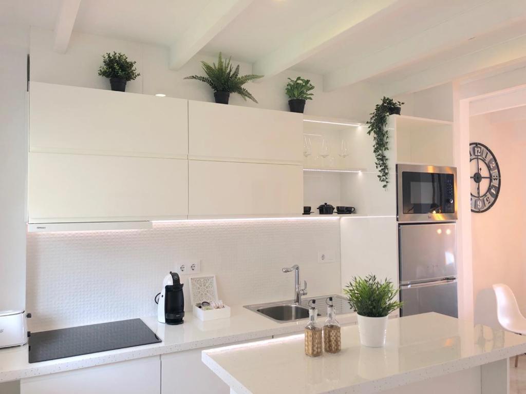 Apartment Beachfront Penthouse - Heated Jacuzzi, Bbq & Bikes
