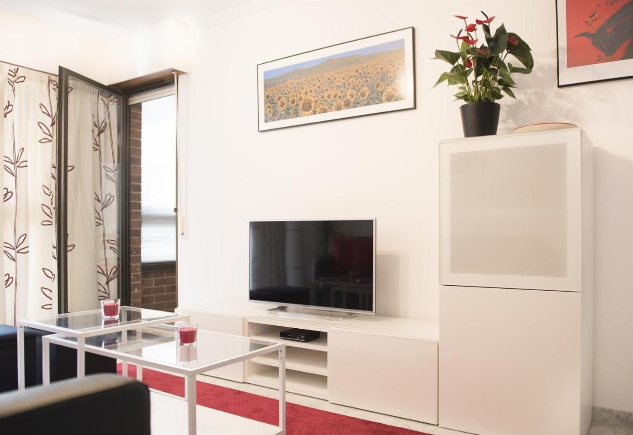 Gran Confort Muelle Uno Apartment *
