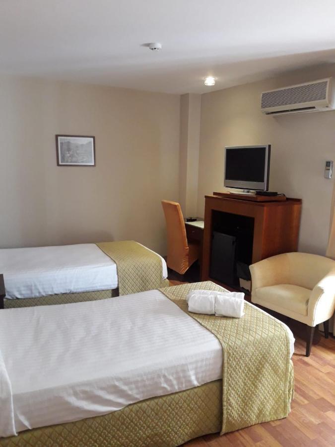 Carlos V Hotel 2*
