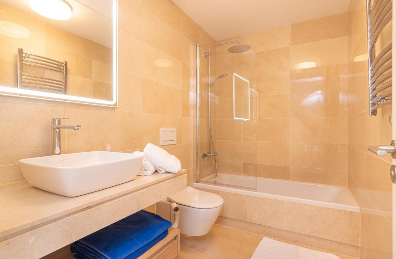 Сasa de vacaciones Luxurious Townhouse With Roof Plunge Pool *