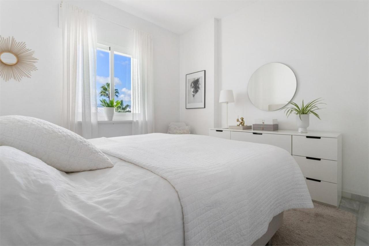 Scandinavian Seaview Terrace: Miraflores Retreat Apartment Malaga