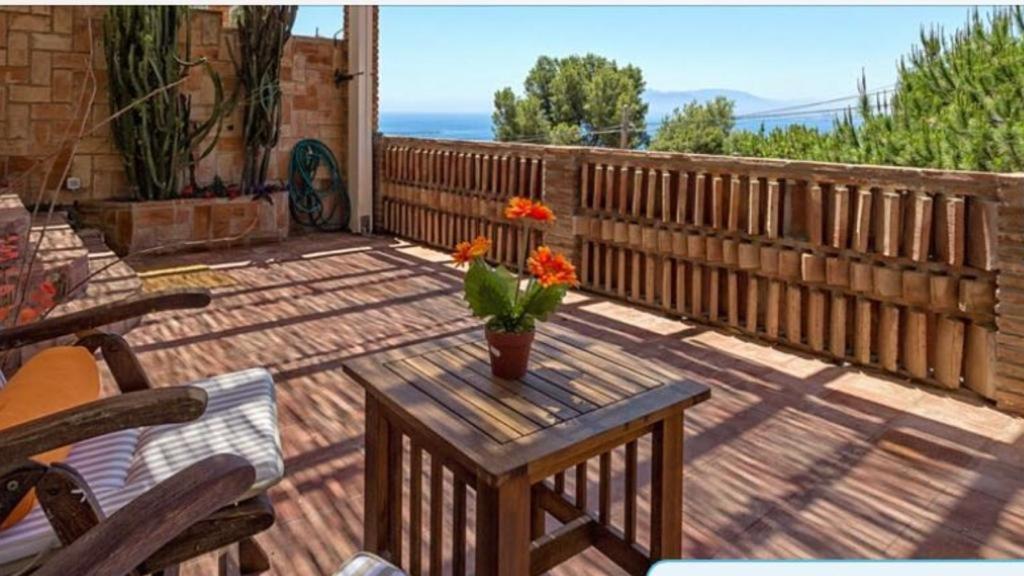 Balcon De Apartment
