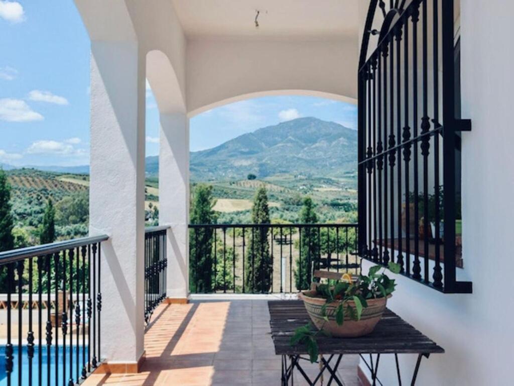 With Private Swimming Pool And Boules Court 40 Minutes From M Laga Málaga